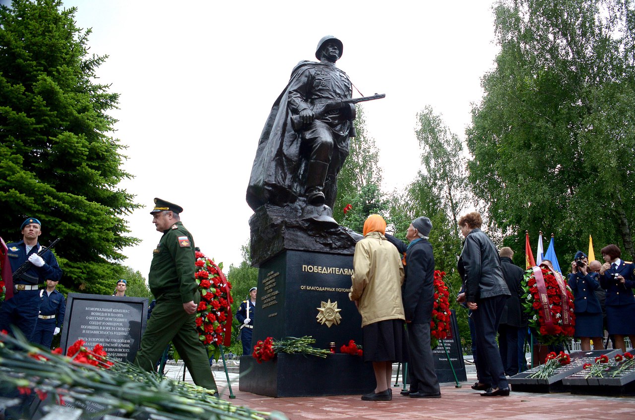  В Балино открыт новый памятник советскому солдату