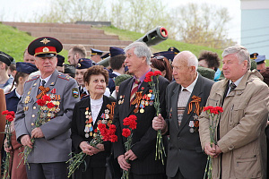 Памятные медальоны мемориала Героям фронта и тыла пополнили имена четырех ивановцев