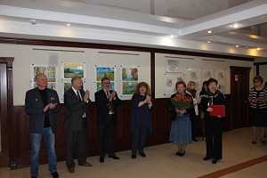 В Иванове открылась выставка живописи школы долголетия «Золотая осень»