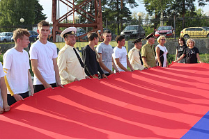 День Российского флага в Кинешме отметили флешмобом!