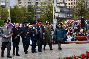 В честь 79-й годовщины Великой Победы в Иванове прошёл митинг и шествие войск. На воинских мемориалах и памятных местах - торжественные мероприятия
