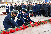 В Иванове в День защитника Отечества прошла торжественная церемония возложения цветов к мемориалу Героям фронта и тыла