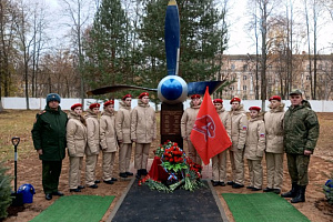На аэродроме "Иваново - Северный" состоялось открытие памятника в честь экипажа самолёта Ил-22, погибшего 24 июня 2023 года