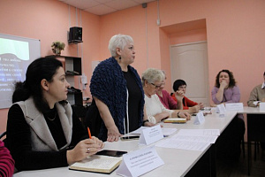 В Доме культуры села Первомайский  состоялся круглый стол с темой о  патриотическом  воспитании молодежи