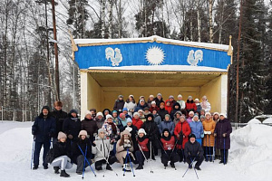 Открытая тренировка по северной ходьбе с участием волонтеров-медиков и ветеранов в парке «Харинка» г. Иваново 16 декабря 2023 года