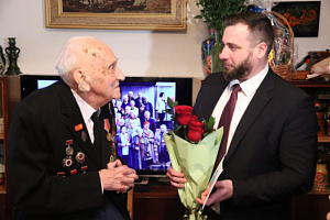 Владимир Шарыпов поздравил со 100-летним юбилеем Алексея Константиновича Кривцова