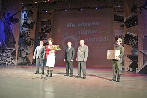 Владимир Шарыпов и Александр Кузьмичев поздравили ветеранов с Праздником Победы