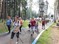 Поклонники северной ходьбы из регионов присоединились к празднованию Дня физкультурника в России