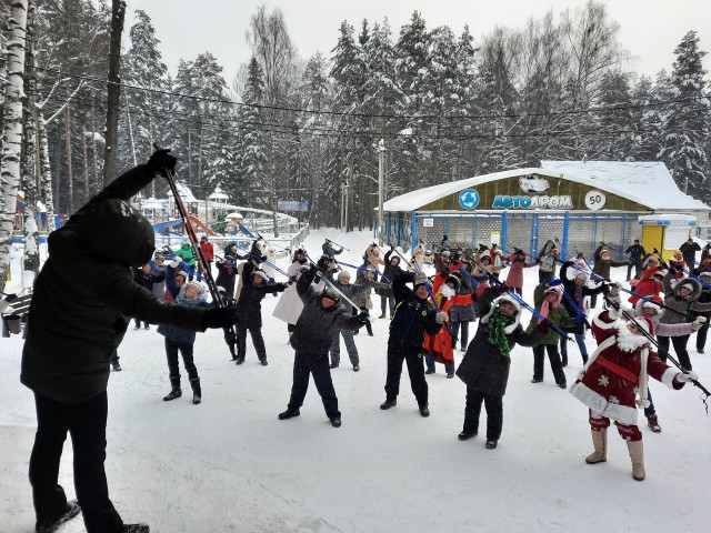 Забег «Новогодний марафон 2022» - это участие во Всероссийском проекте, который объединяет тысячи людей, ведущих здоровый образ жизни –«Забег "Бежим в здоровый Новый год".