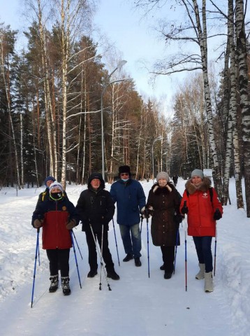 Волонтеры-медики и члены совета регионального отделения Федерации северной ходьбы провели мастер класс с ветеранами