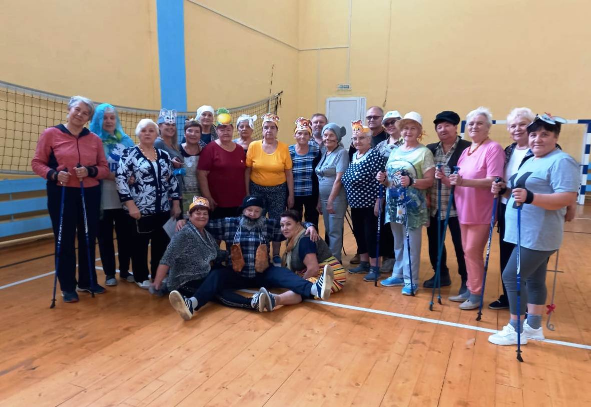 Активисты Тейковского совета ветеранов отметили День пожилого человека северной ходьбой и культурной программой