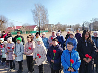 Равнение на героев. Комсомольск. Обелиск павшим воинам.