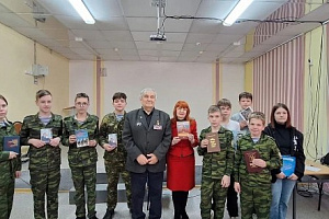 Урок Мужества в МБОУ «СШ № 43», посвященный теме «Великая память, великие герои» проведен Игорем Павловичем Антоновым, известным журналистом, писателем, краеведом и заслуженным работником культуры России